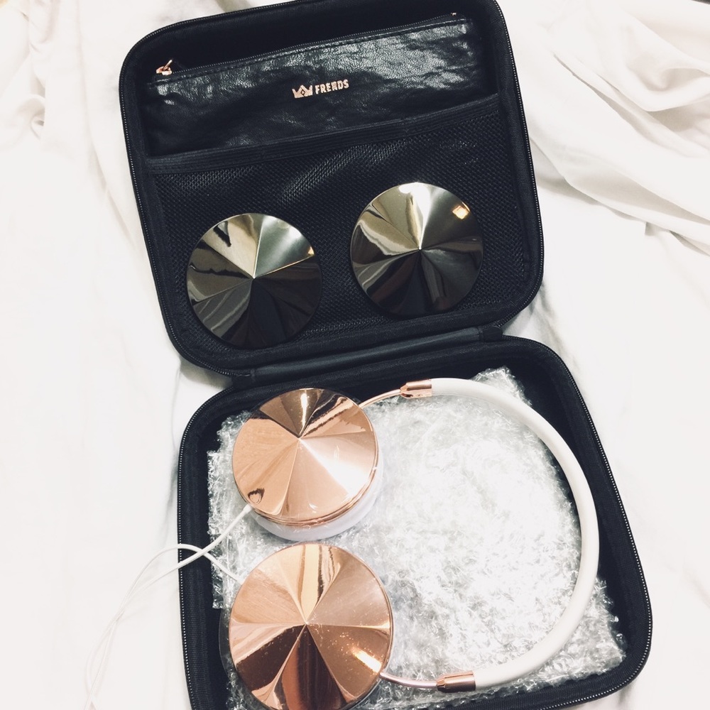 NEW! Frends Taylor Rose Gold Headphones - Picture 6 of 6